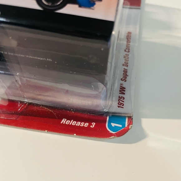 Johnny Lightning 1975 VW Super Beetle Convertible Miami Blue - Pro Collector Tin - Picture 6 of 6